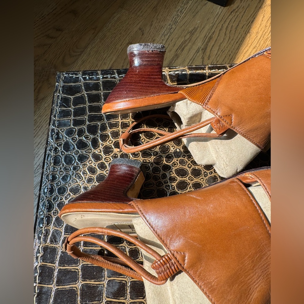 Enzo Angiolini chestnut Leather Sandals with back strap. - Picture 7 of 16